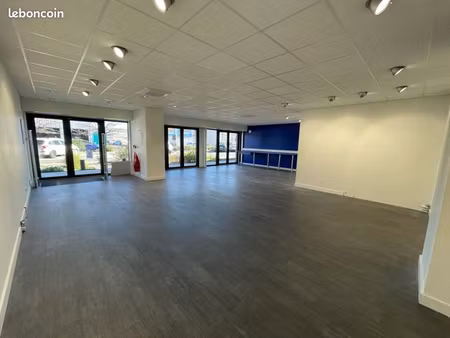 local commercial à louer – 148 m²