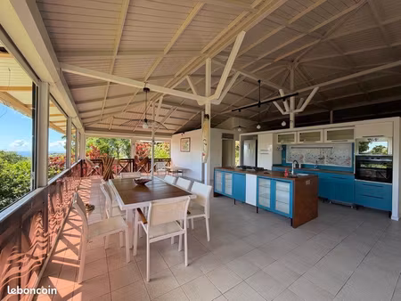 superbe f3 esprit loft meublé en haut de villa