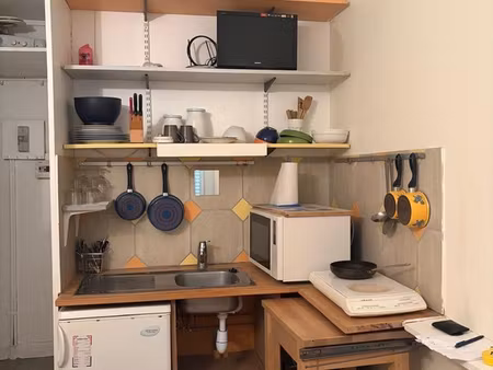 studio meublé 11m2 rénové - paris 4e - 650 euros