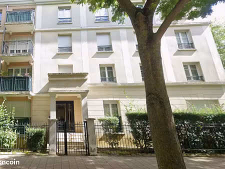 superbe studio rénové – 37 m² + parking + cave. bussy‑saint‑georges. 1 pièce (fort potenti