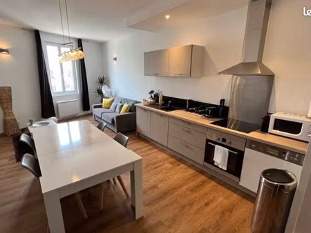 t2 meublé 48 m² – centre historique de vannes – dispo fin aout