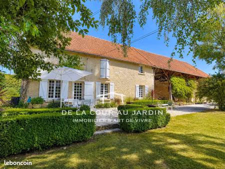 maison 8 pièces 240 m²