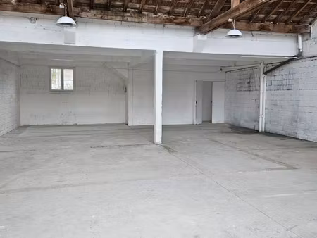 entrepot 165 m2 plus 110 m2 de bureaux