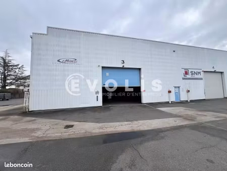 local d'activité 2 420 m²