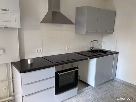 grand t2 bien entretenu avec jardin commun