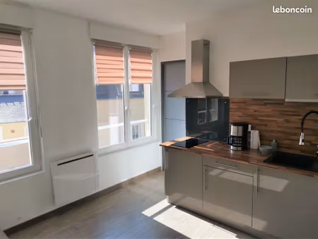studio meublé clair et lumineux