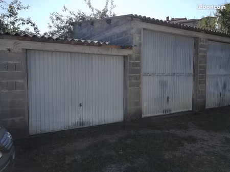 lot de 2 garages loués