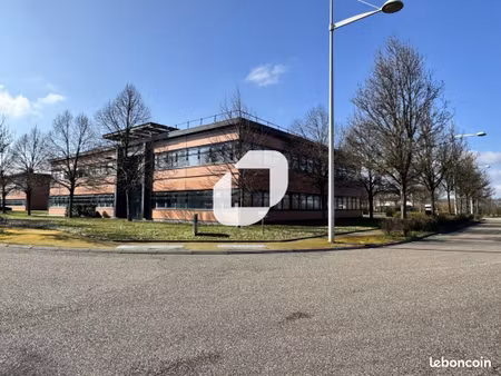 bureaux 151 m²