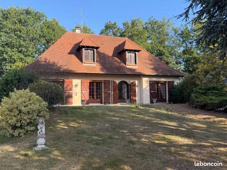belle maison traditionnelle idealement placee