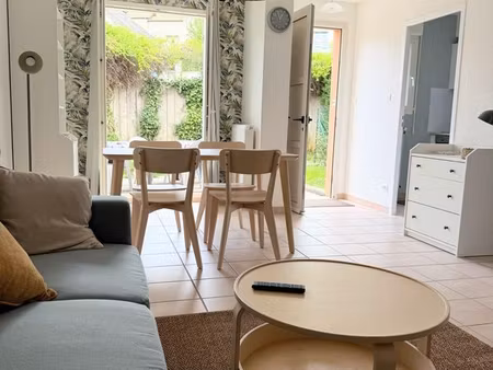 t1 bis meublé avec grand jardin privatif  parking et cave – rare à lons-le-saunier