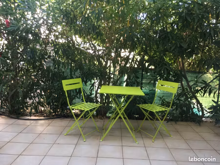 au calme avec terrasse et inclus electricite chauffage internet eau