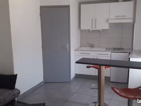 idéal etudiant studio meublé  à 200 m de l'iut