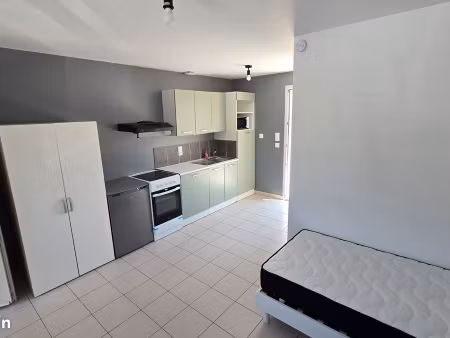 studio meublé de 20 m² avec terrasse et parking privé
