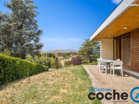 propriété 5 pièces 104 m²