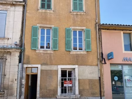 local commercial / bureaux à louer – emplacement stratégique à carpentras