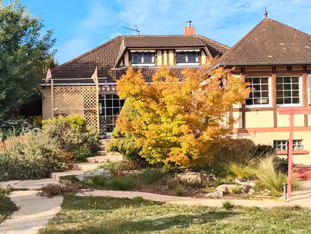 maison familiale 140 m² - terrain paysager 884 m² - sous-sol total - lisière de forêt
