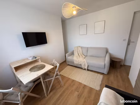 studio rénové meublé · design · 8 min gare · belfort