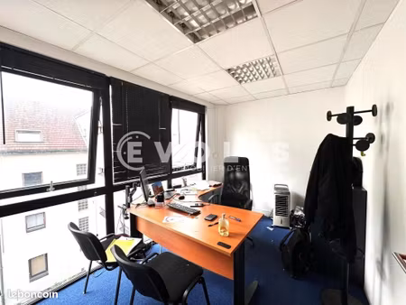 bureau 70 m²