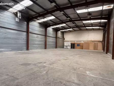 entrepôt 900 m² begles
