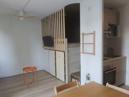 t1 bis meublé de 28 m2 avec terrasse et parking