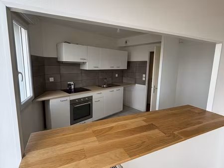appartement 96 m² refait à neuf – 3 chambres – meublé – garage en sous-sol