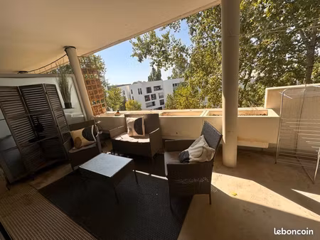 t2 meublé 47 m² – terrasse 18 m² – parking – toutes charges incluses