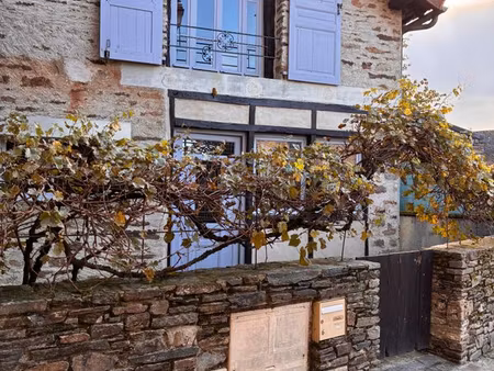 à louer – charmante maison t2 en pierre entièrement rénovée