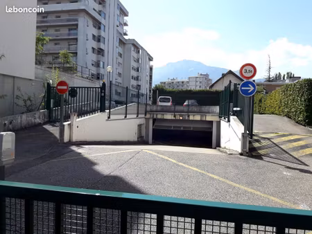 garage à louer dans résidence napoléon