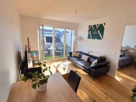 pau – t3 de 63 m² entièrement rénové – balcon  parking et cave