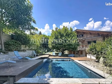 chalet 8 pièces 217 m²