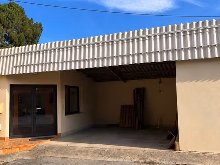 local commercial / bureau d'une surface de 54 m²