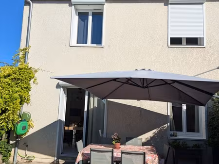 belle maison avec jardin à louer. 6 pièces  5 chambres  120 m2