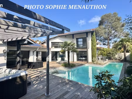 villa 5 pièces 136 m²