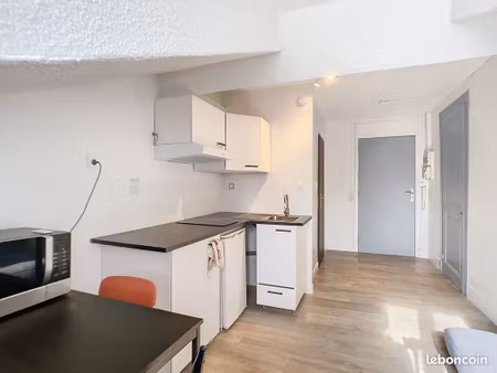 appartement meublé et climatisé avec un grenier