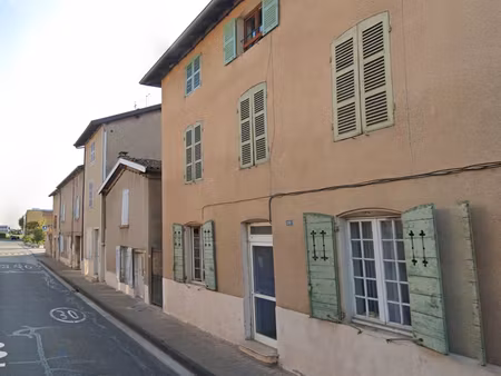 opportunité rare / t3 traversant 84 4 m²  idéalement situé au cœur du village