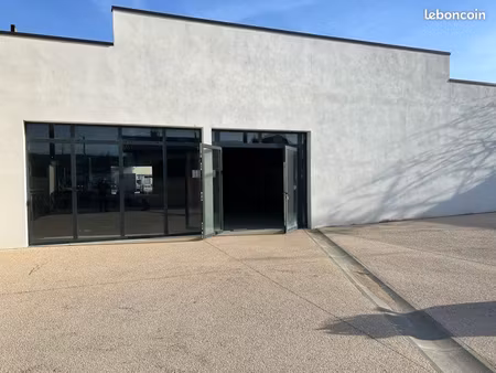 local commercial avenue rolland carraz