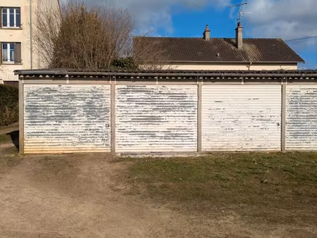 garage fermé 14m² – parking voiture ou stockage – 55/mois – courteille alençon