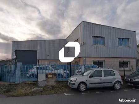local d'activité 1 384 m²