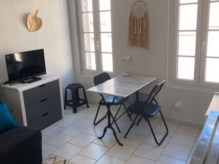 location studio meublé