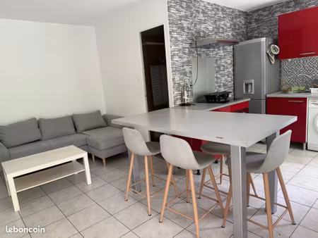 t3 rénové 49 m² – parking  balcon  tram au pied de l'immeuble – idéal colocation