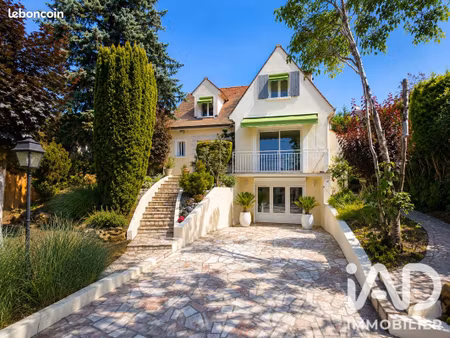 maison familiale 7 pièces 151 m²