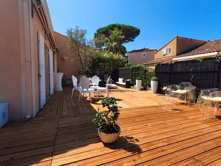 magnifique villa piscine collective fréjus