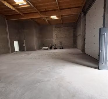 dépôt   local professionnel  200 m²