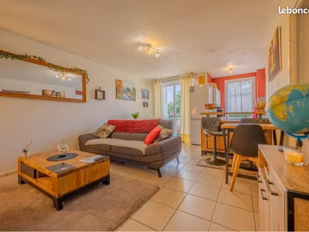location t2 marans meublée
