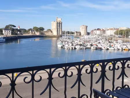 t2 meublé sur le vieux-port avec vue magnifique + parking