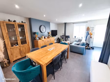 a louer maison de bourg sans terrain