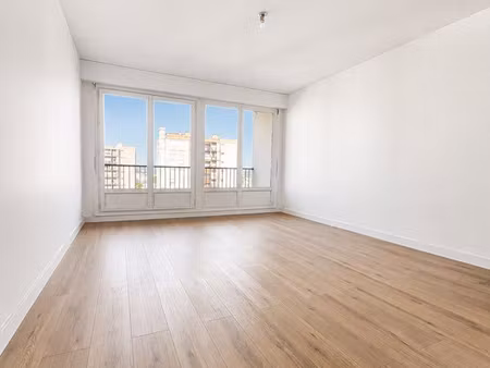 t3 64m² refait à neuf — balcon vue dégagée  parking + cave — bron