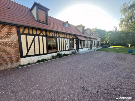 maison en colombages  briques et pierres