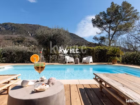 propriété 11 pièces 181 m²