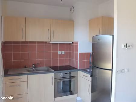 appartement 2 pièces de 40m2 + garage (box en sous-sol) + emplacement de parking sécurisé 